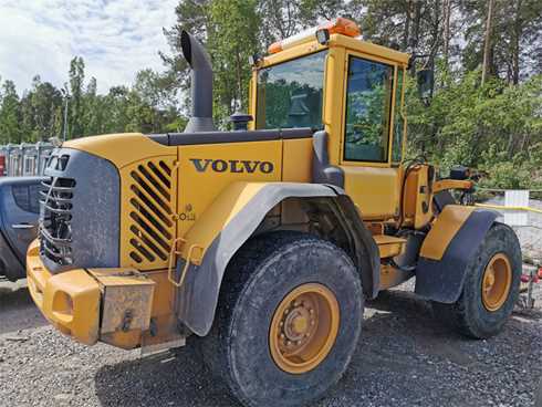 Gul hjullastare Volvo L60E stulen i Skärholmen söder om Stockholm